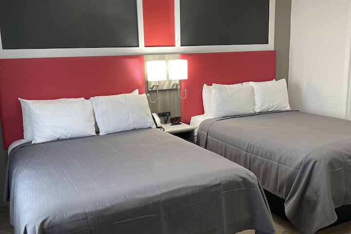 Room 6 of 25