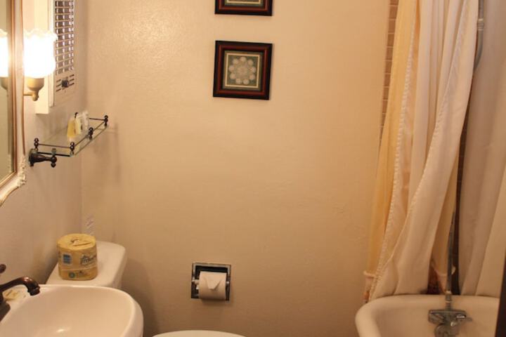 Room 46 of 80