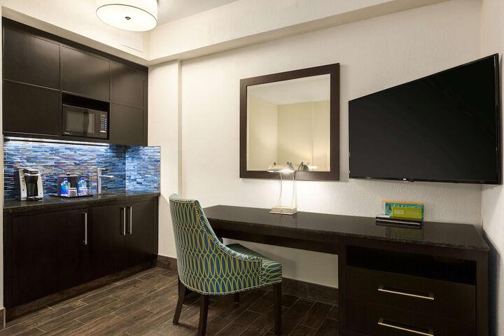 Room 16 of 34