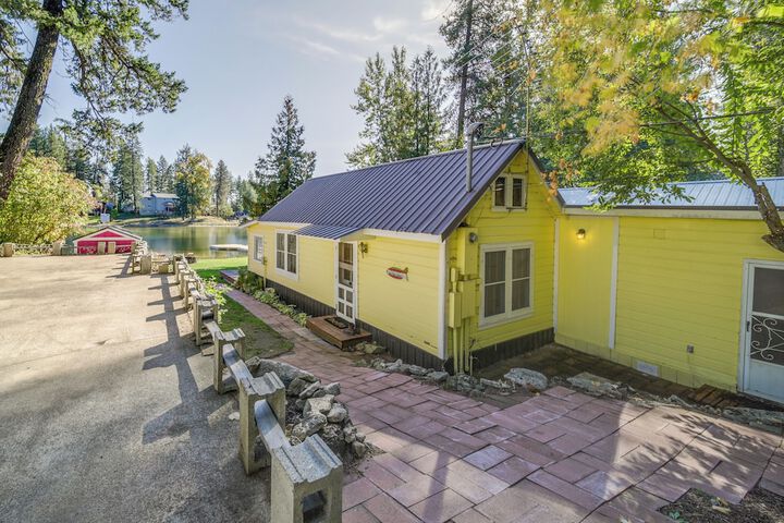 Newport Cabin on Diamond Lake w / Private Boat Dock