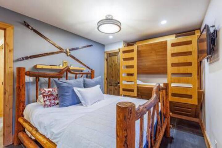 Luxury Family Cabin at Summit West