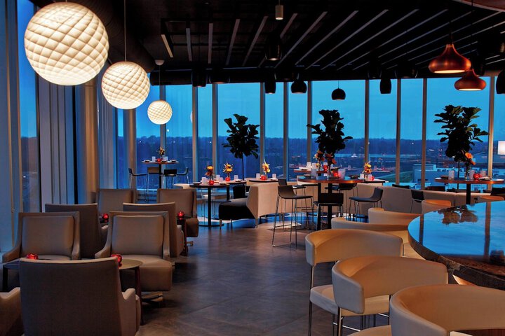 Lounge 45 of 55