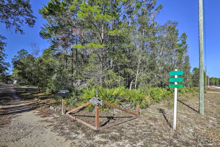 Keaton Beach Escape w / Hot Tub 2 Mi to Shore