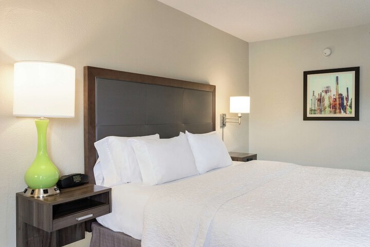 Room 27 of 49