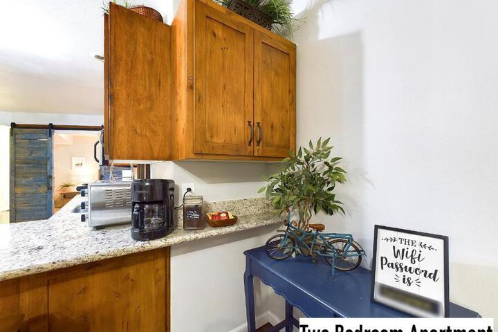 Beautiful Country Apartment AC, Pickleball, Billiards, Playground, Gardens