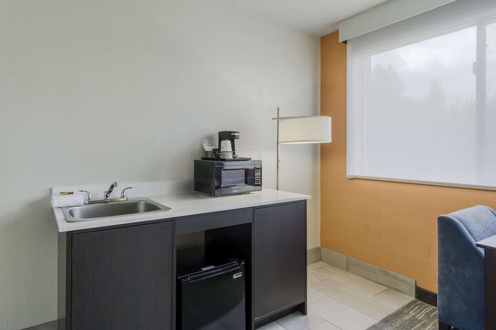 Room 70 of 93