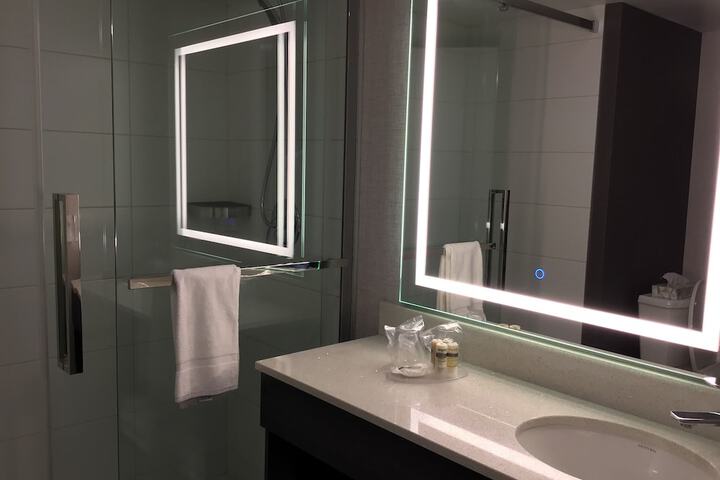 Room 44 of 107