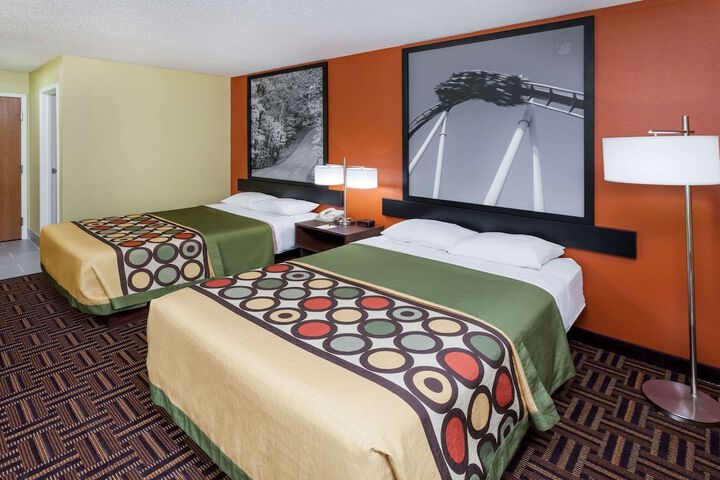Room 4 of 16