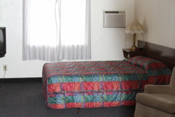 Room 12 of 34