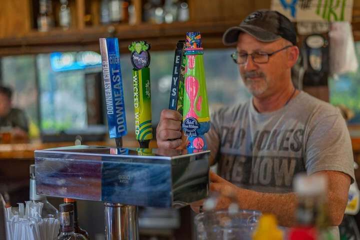Geneva Hotel & Tiki Bar