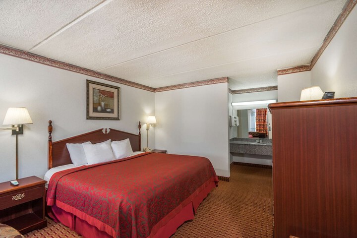 Room 8 of 14