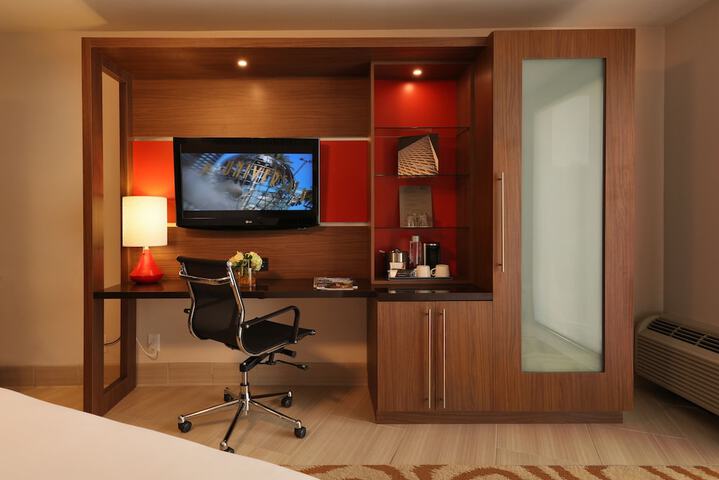 Room 32 of 49
