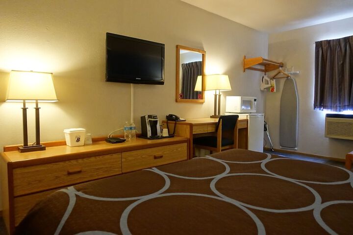 Super 8 by Wyndham Swift Current