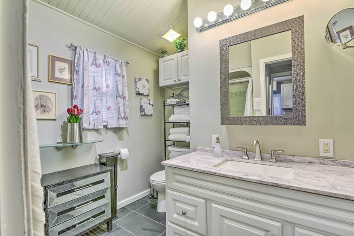 Pet-friendly Taylor Home w / Backyard Oasis!