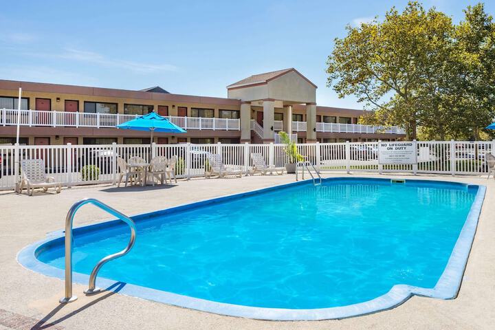 Pool 7 of 104