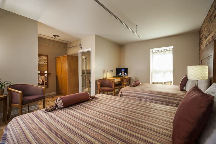 Room 43 of 62