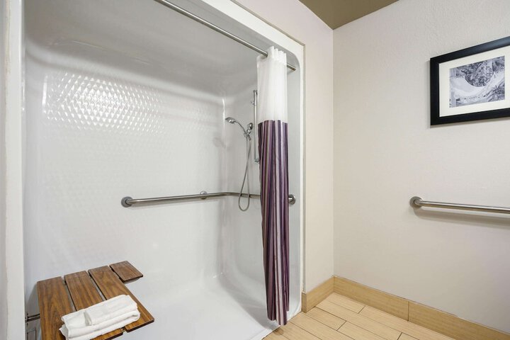 Room 8 of 30