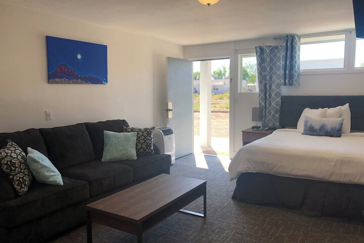 Blue Sage Inn & Suites