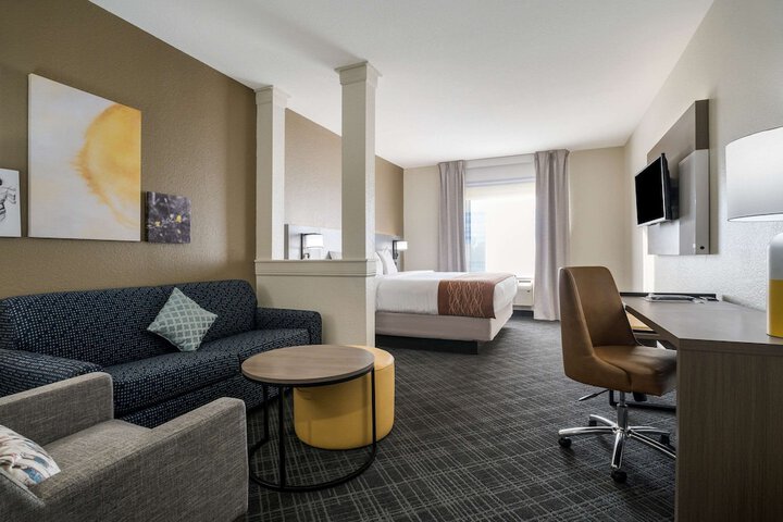 Comfort Inn & Suites Victoria North