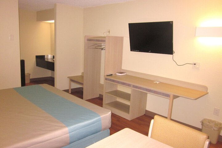 Room 32 of 36