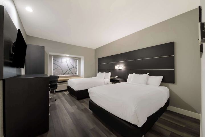Room 9 of 33