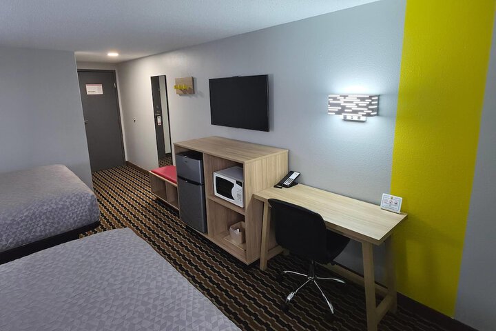 Super 8 by Wyndham Yankton
