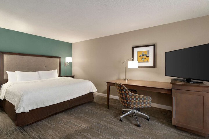 Room 32 of 51