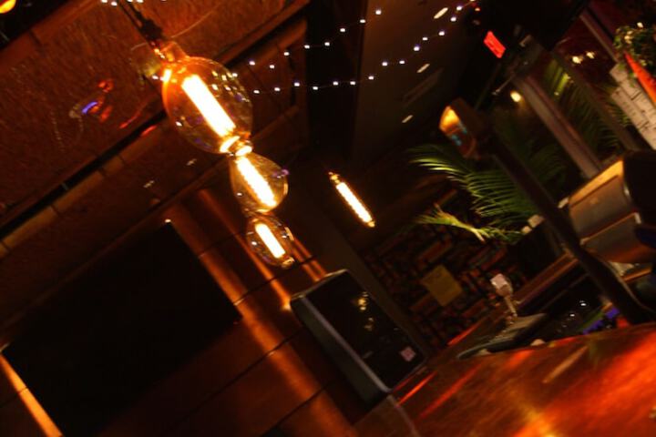 Lounge 21 of 24