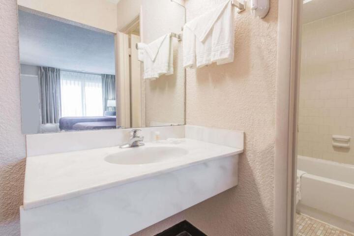Days Inn by Wyndham Elizabethtown