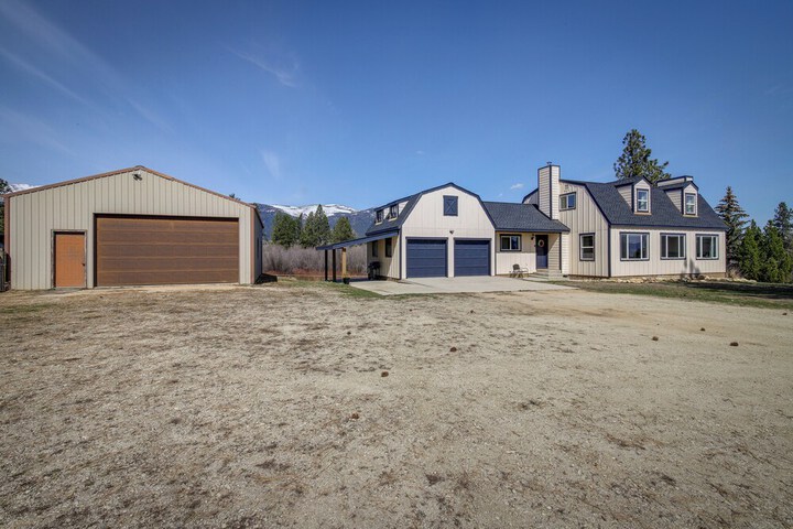 Pet-friendly Victor Home w / Fire Pit & Large Yard!