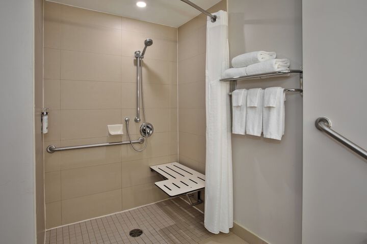 Holiday Inn Express & Suites Kingston Central by IHG