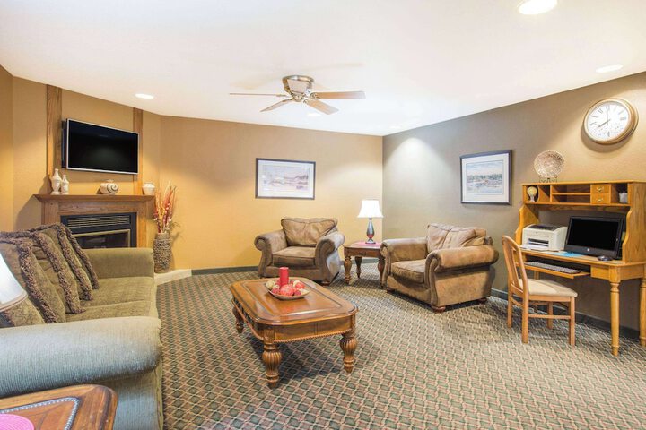 Ramada by Wyndham Spirit Lake / Okoboji