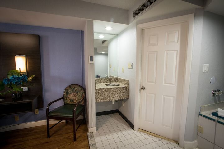 Room 40 of 120