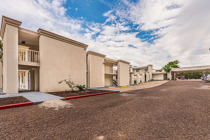 Motel 6 Cleveland TX