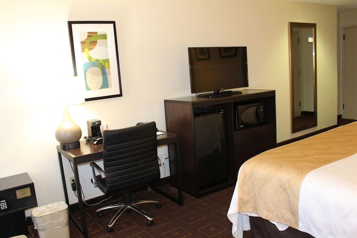 Room 32 of 37