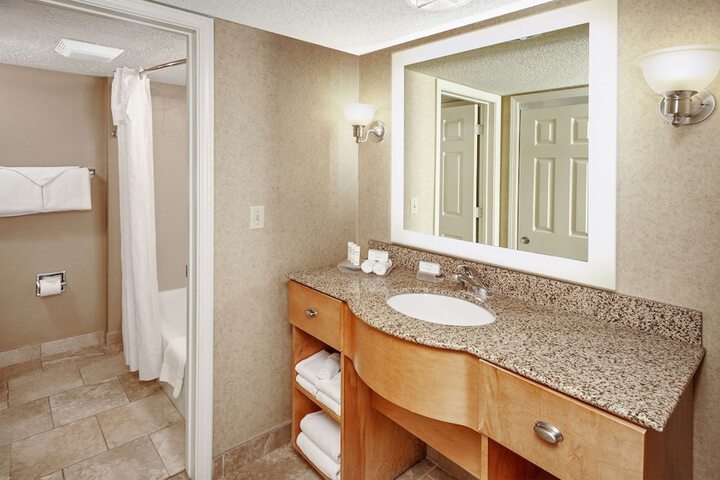 Room 10 of 28