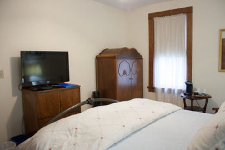 DeBourge Guesthouse