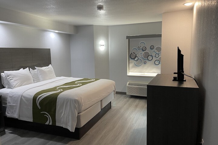 Room 27 of 54