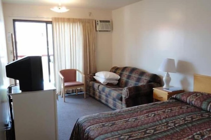 Room 17 of 38