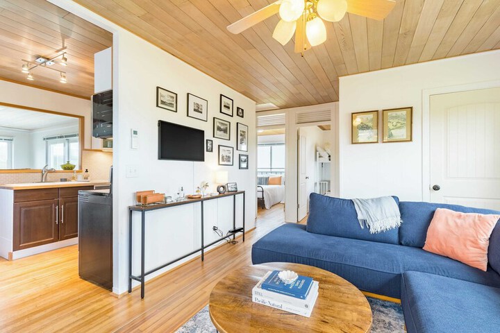 Swan Lake Cottage by Avantstay Views + Firepit