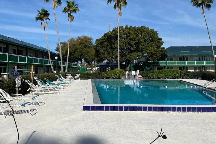 Pool 10 of 35