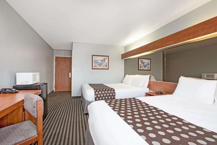 Microtel Inn & Suites by Wyndham Garland / Dallas