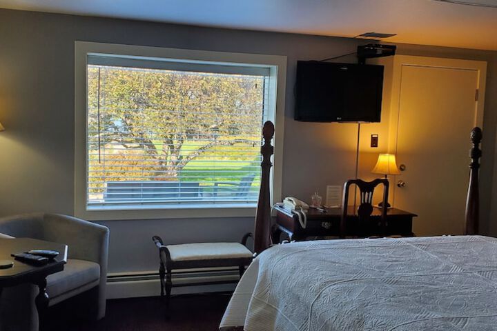 Room 32 of 64