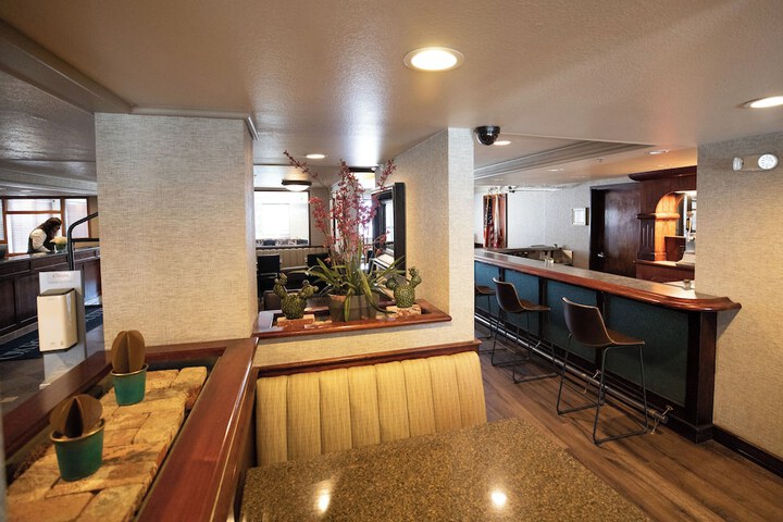 Oxnard Inn Lancaster
