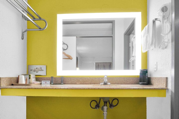 Room 27 of 52