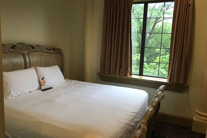 Room 55 of 151