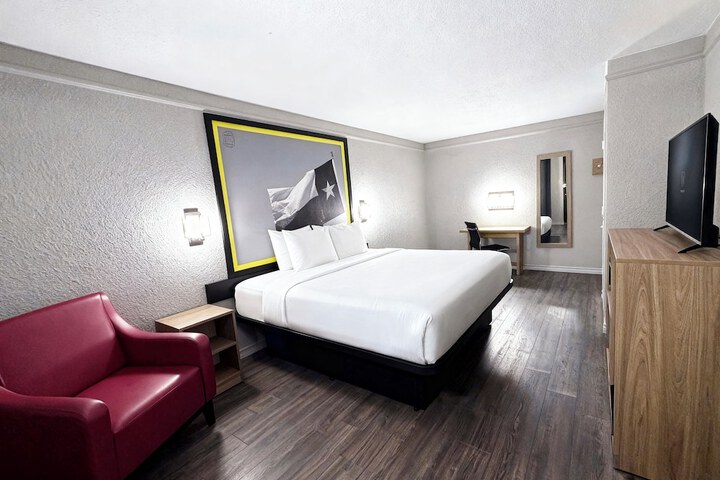 Super 8 by Wyndham Nacogdoches Near University