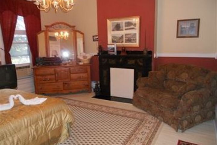 The Heritage House Inn Bed & Breakfast