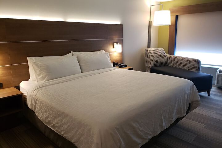Room 17 of 37