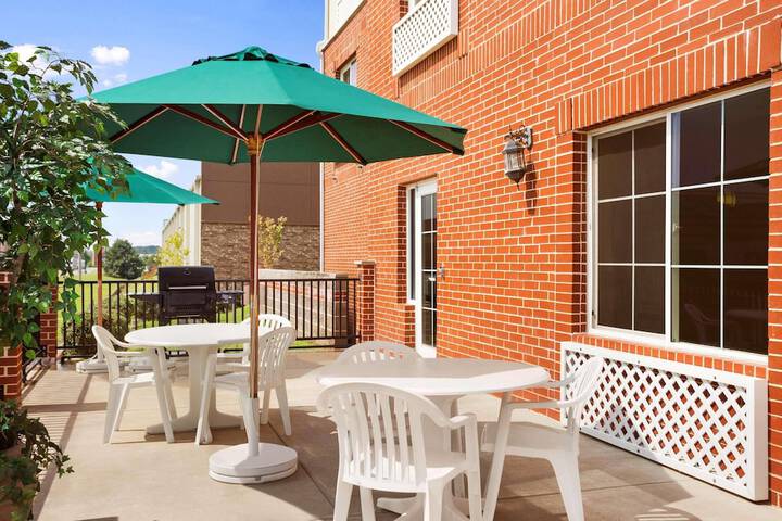 Country Inn & Suites by Radisson Conway, AR
